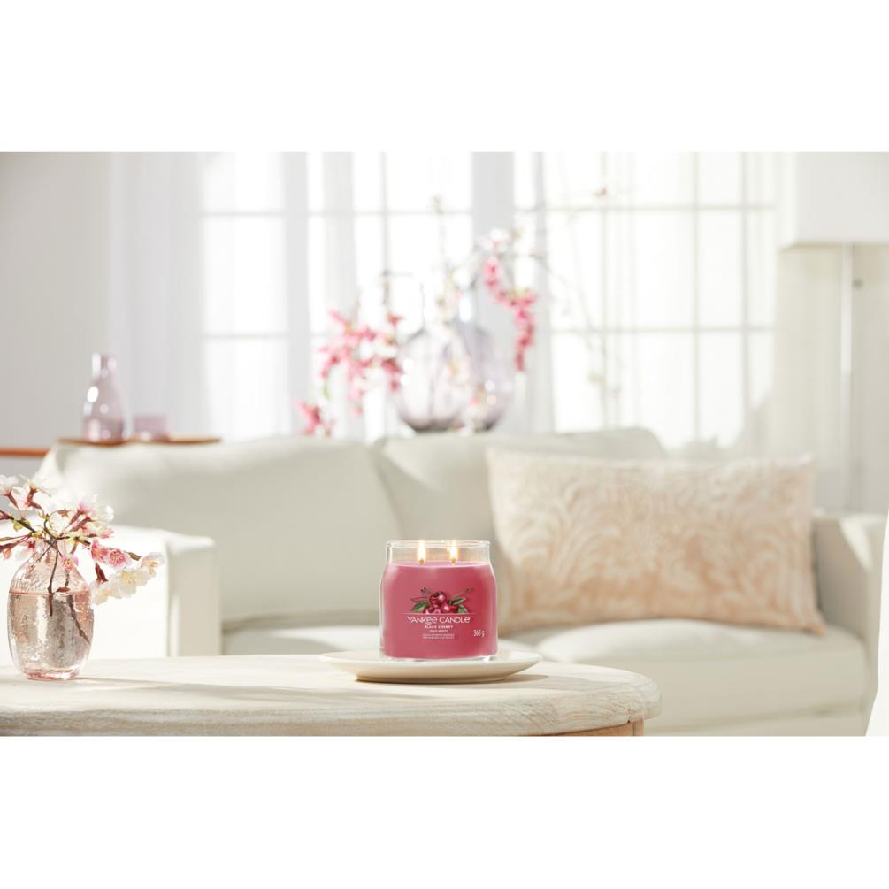 Yankee Candle Black Cherry Medium Jar Extra Image 1